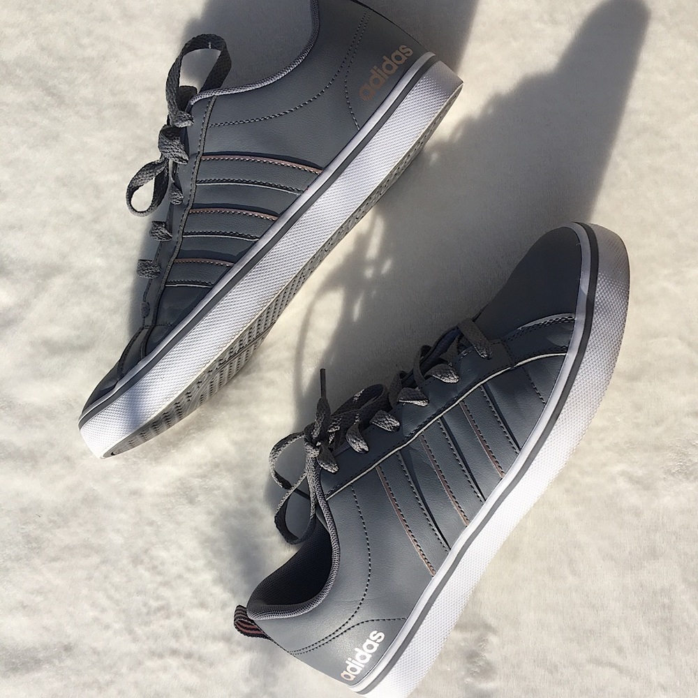 Grey Women Adidas Sneakers!